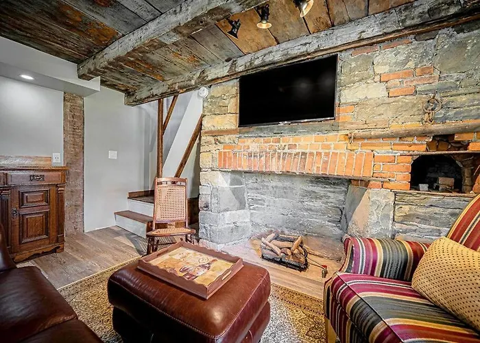 1786 Farm Cottage Honeymoon Suite Renovated 2022