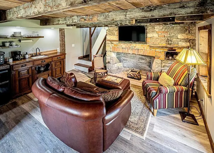 1786 Farm Cottage Honeymoon Suite Renovated 2022