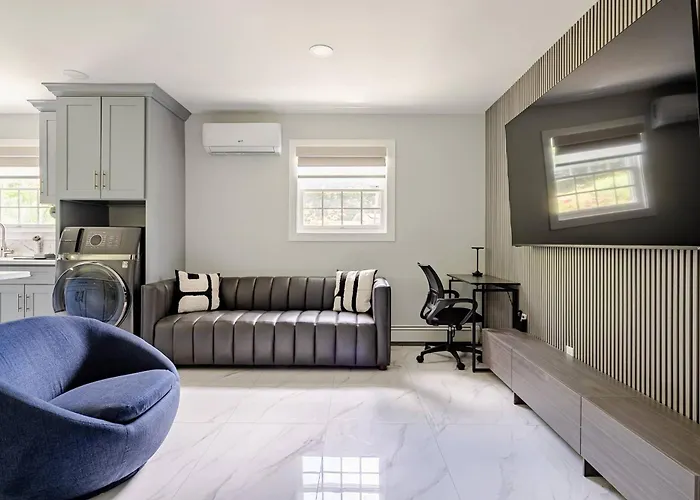 Modern 1Br Near Woodbury Commons